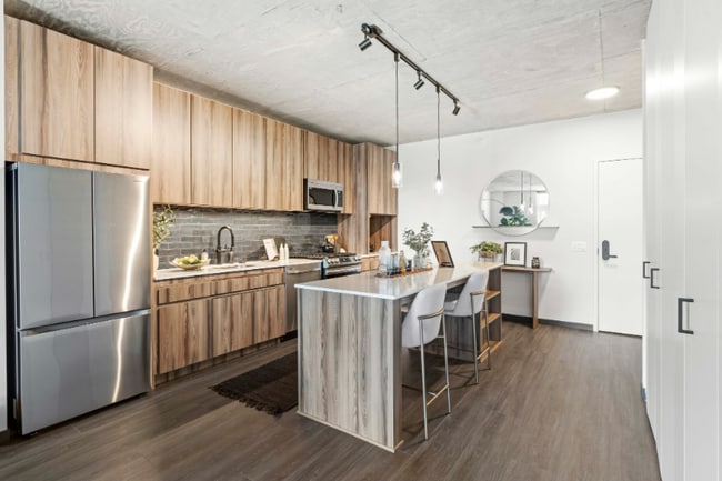 Building Photo - 139 N Ashland Ave Unit 1111 Rental
