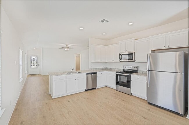 Photo - 14616 Wahlbergs Wy