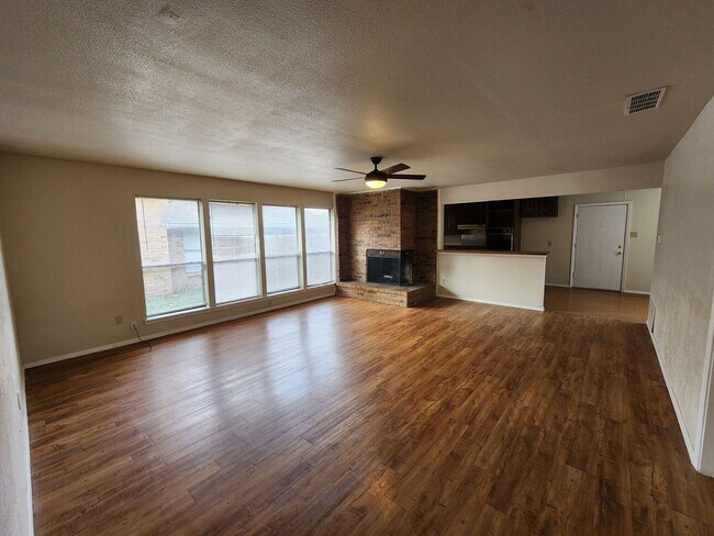 Photo - Spacious 3 Bedroom Duplex In Meadowbrook