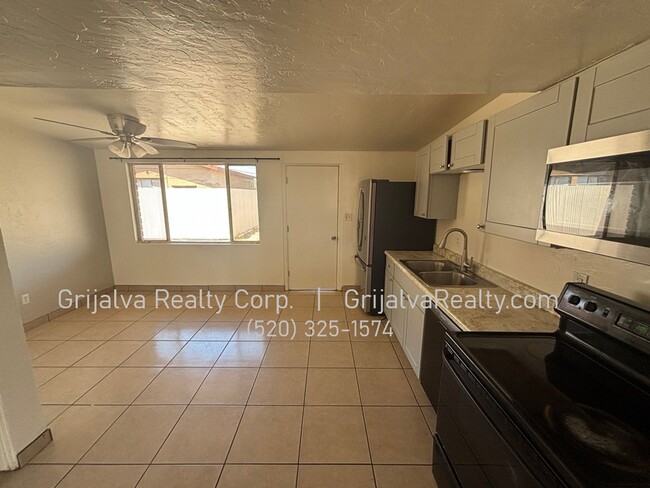 Photo - 3 Bedroom, 1 Bath Beautiful House in NW Tucson for Rent! (Ruthrauff/La Cholla)