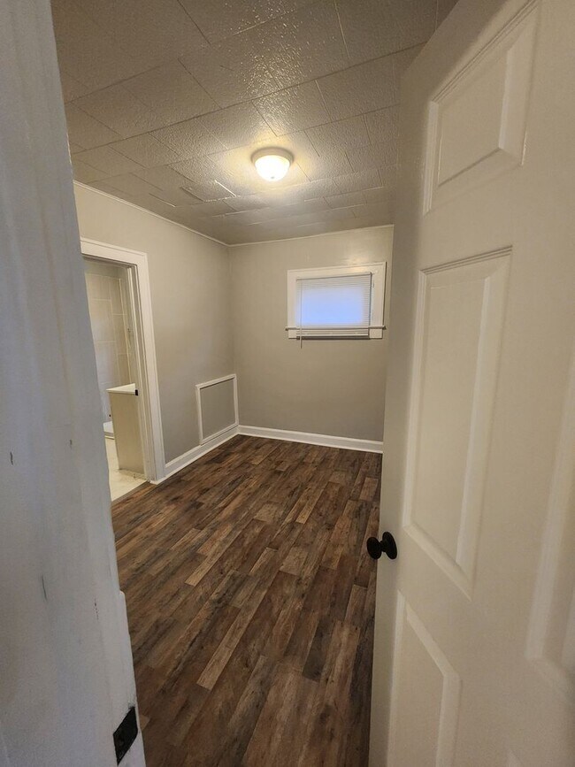 Updated Two Bedroom Single Family Home nea... House Rental in