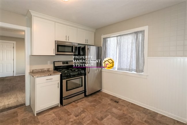 Photo - 2 Bedroom Salt Lake Duplex - All Utilities Included!