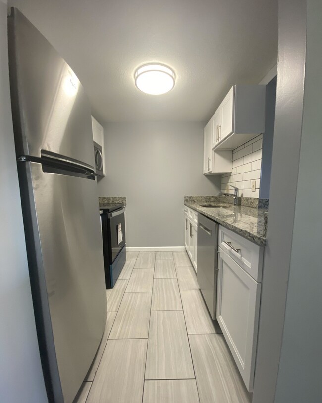 Photo - 108 Peterborough St Unidad 3B