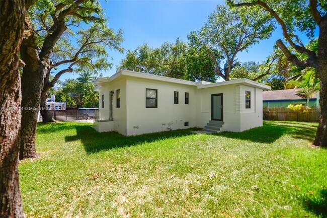Photo - 655 NE 62nd St