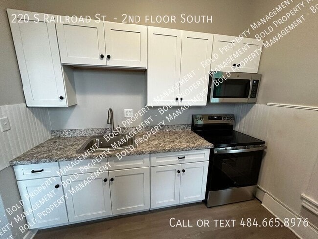 Photo - 220 S Railroad St Unit 2nd floor South