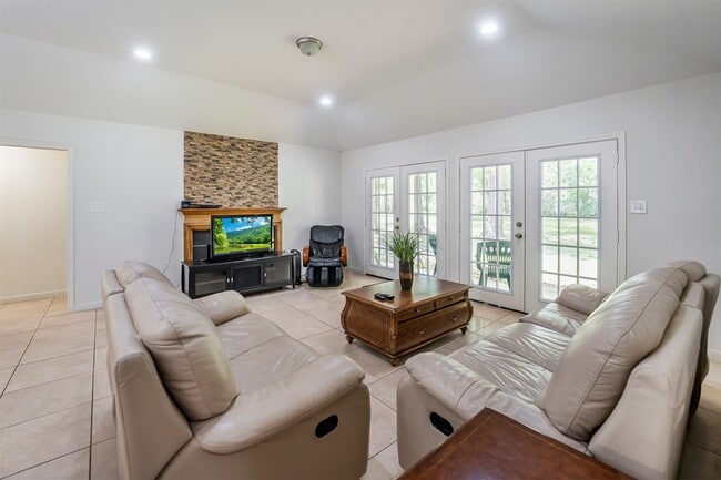Photo - 635 Chapel Hill Dr