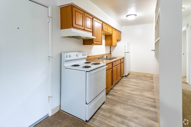 2 BR, 1 BA - 900 SF