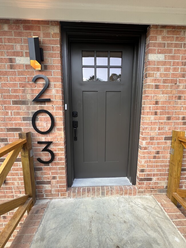 Building Photo - 203 Apache Dr Rental