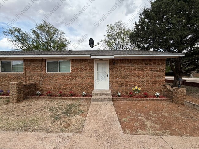 Building Photo - Newly Renovated 2 bedroom 1 bathroom