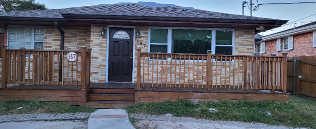 Building Photo - 137 18th St Rental