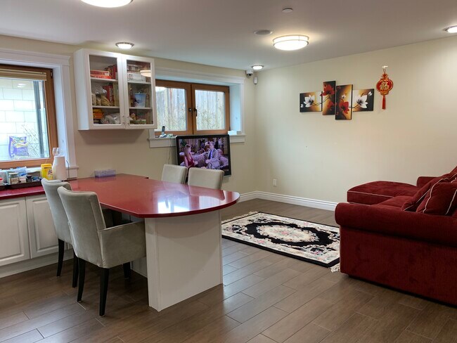 Photo - 4529 Langara Av