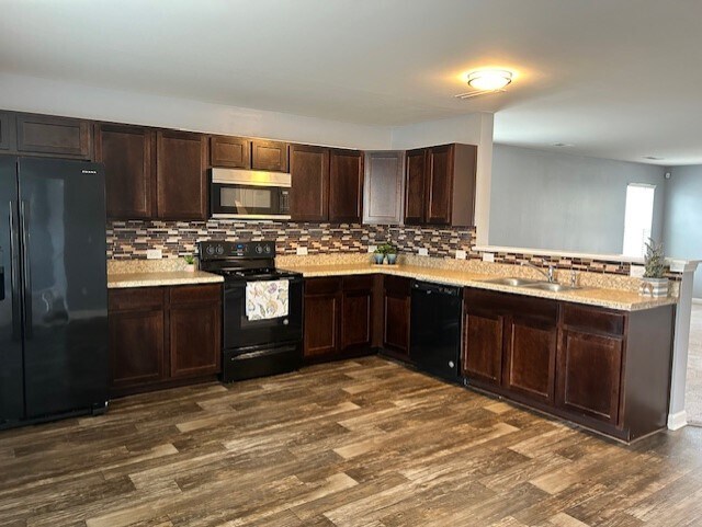 Photo - 823 Georgia Oak Ln