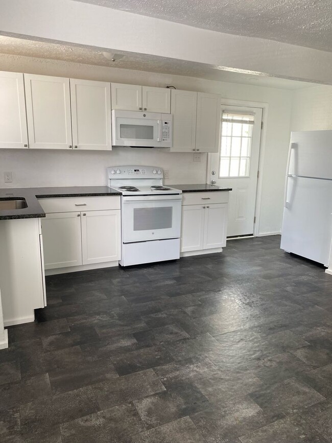 Building Photo - 2 Bedroom Duplex off of Rivermont Ave. Unit 1350 Bedford Avenue Rental