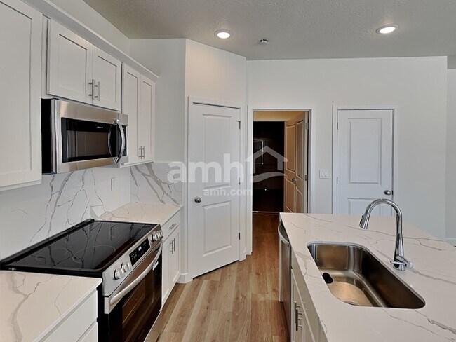 8974 S John Annie Ln