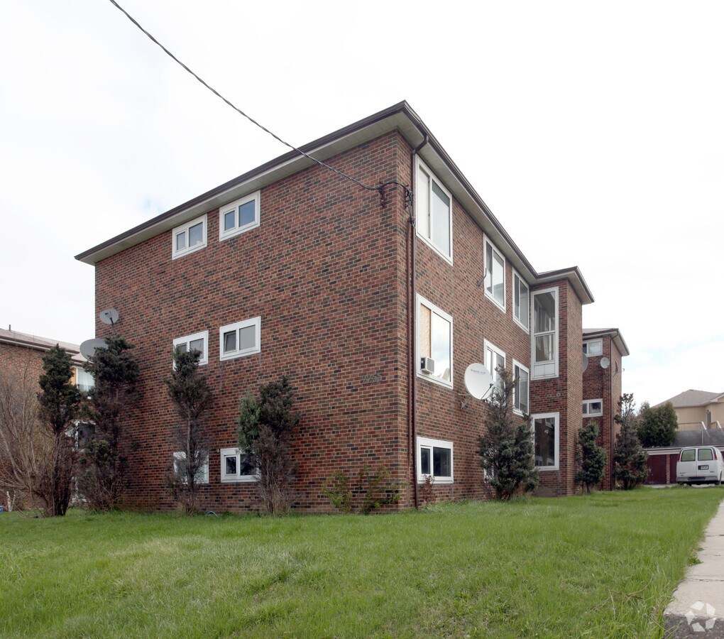 Photo - 2255 Jane St