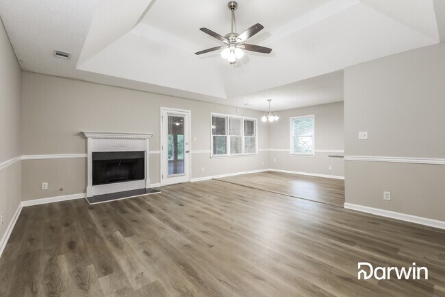 Photo - 230 Helen Ln