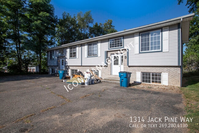 Photo - 1314 Jack Pine Way