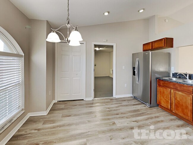 Photo - 2075 Sunflower St
