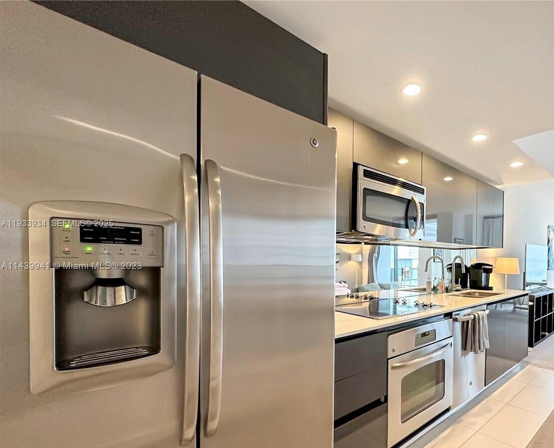 Photo - 31 SE 6th St Unidad 703