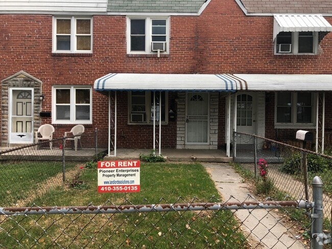 Building Photo - The Perfect 2 Bed / 1 Bath Townhouse 5 min...
