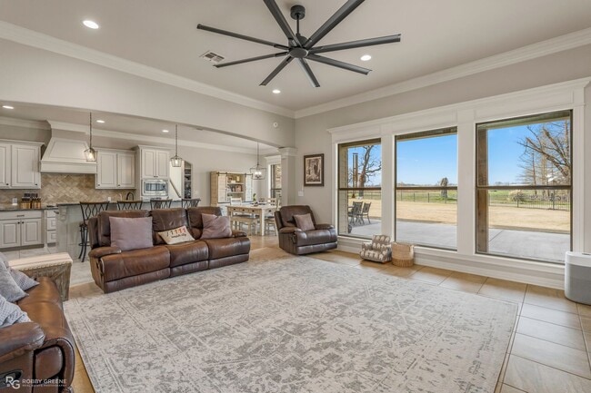 Photo - Beautiful 4 bedroom/4 Bathroom Home with a Peaceful Backyard