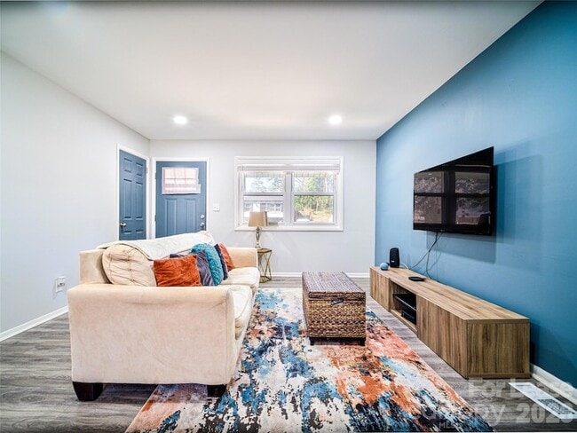 Photo - 2515 Thornton Rd