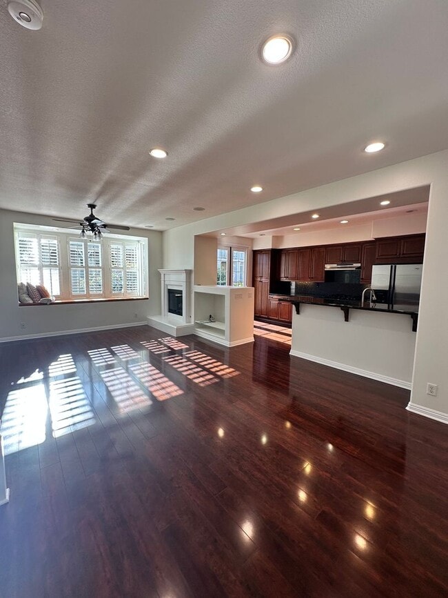 Building Photo - 2 Story home 3 Bedroom, 3 Bathroom Tustin Field.