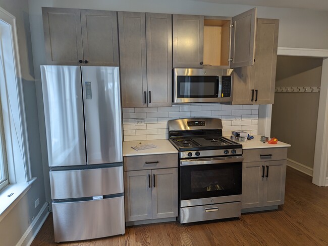 Building Photo - 2226 N Kenmore Ave Unit 1R