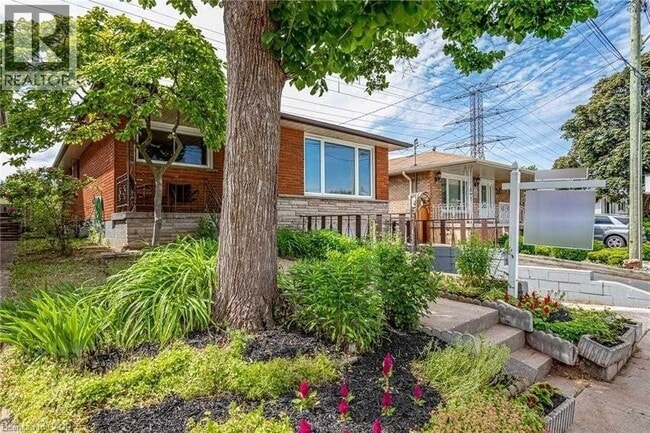 Photo - 49 Selkirk Ave