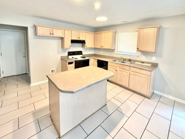 Photo - MaggieWoodsPl2799 Unit 1