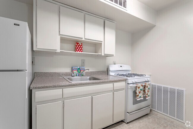 1 BR, 1 BA - 665 SF