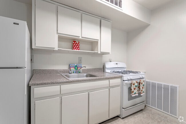 1 BR, 1 BA - 665 SF - Chestnut Hill Apartments