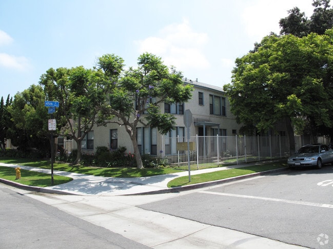 4504 4506 Banner Dr Apartments For Rent In Long Beach Ca