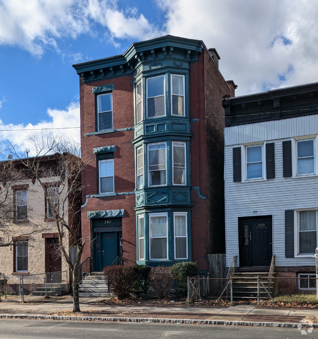 Building Photo - 365 3rd St Unit 2 Rental