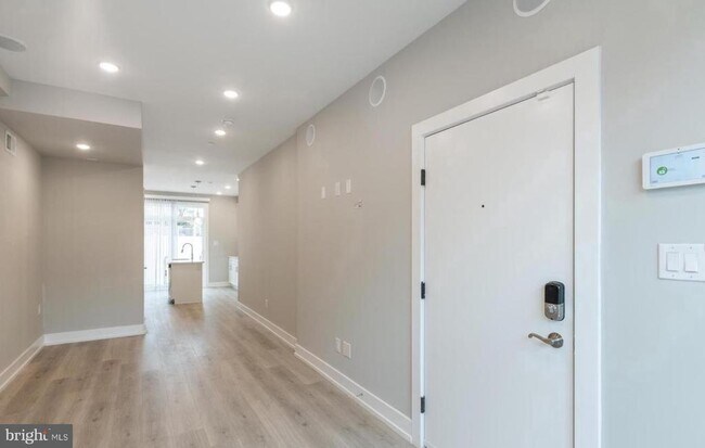 Photo - 2548 N Howard St