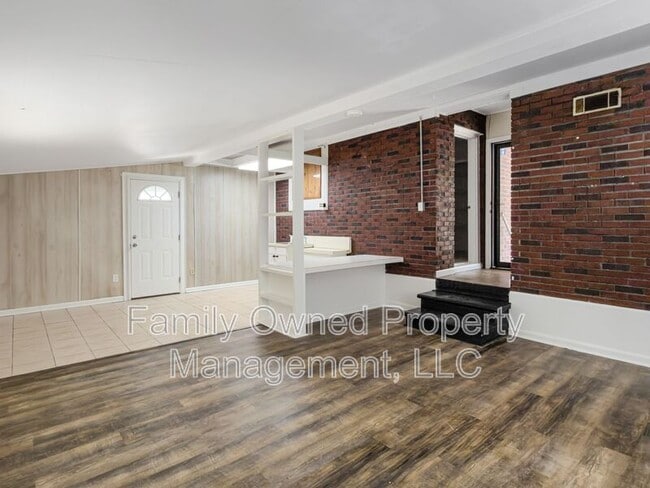 Photo - 1522 Joan St