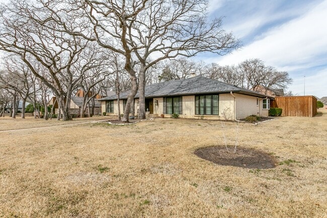 Photo - 4 bedroom with pool in Colleyville