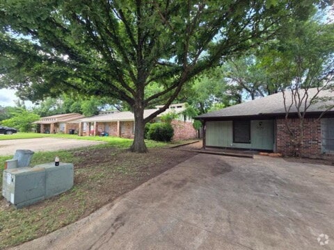 Building Photo - Completely renovated 3/2 all new appliances! Unit A Rental
