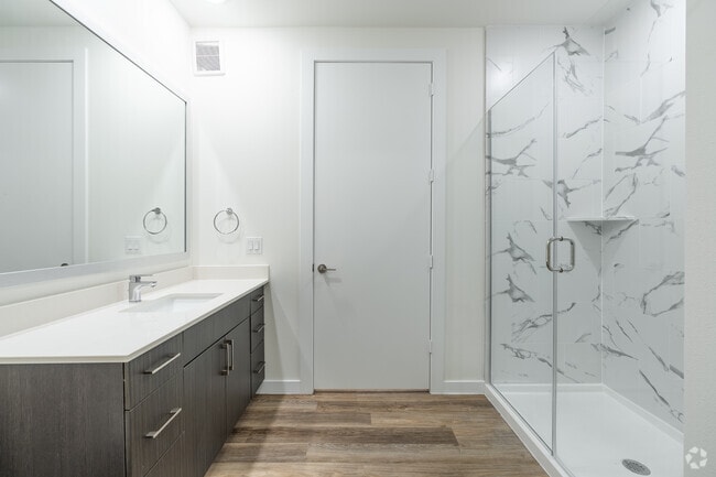 1BR, 1BA - 724SF - Bathroom