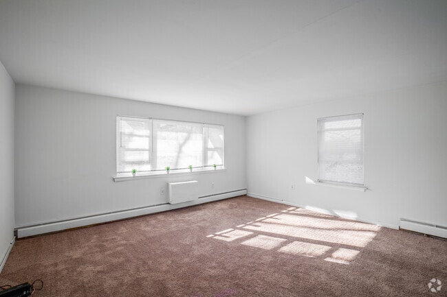 2BR, 1BA - 925SF - Living Room