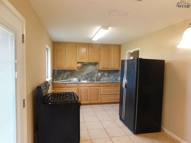 Photo - 103 Vaughn St