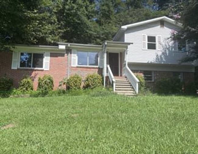 Building Photo - 600 Park Ln
