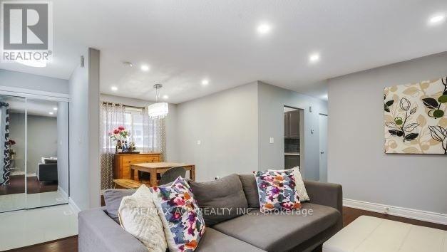 Photo - 45 Snowball Crescent