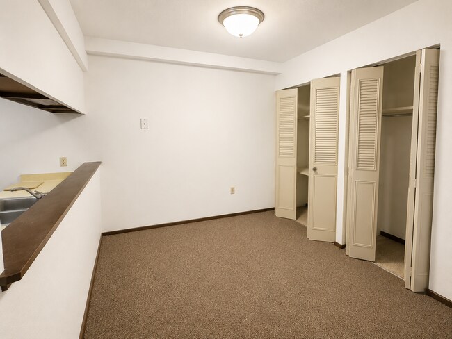 Photo - 938 Farnham St Unit 3