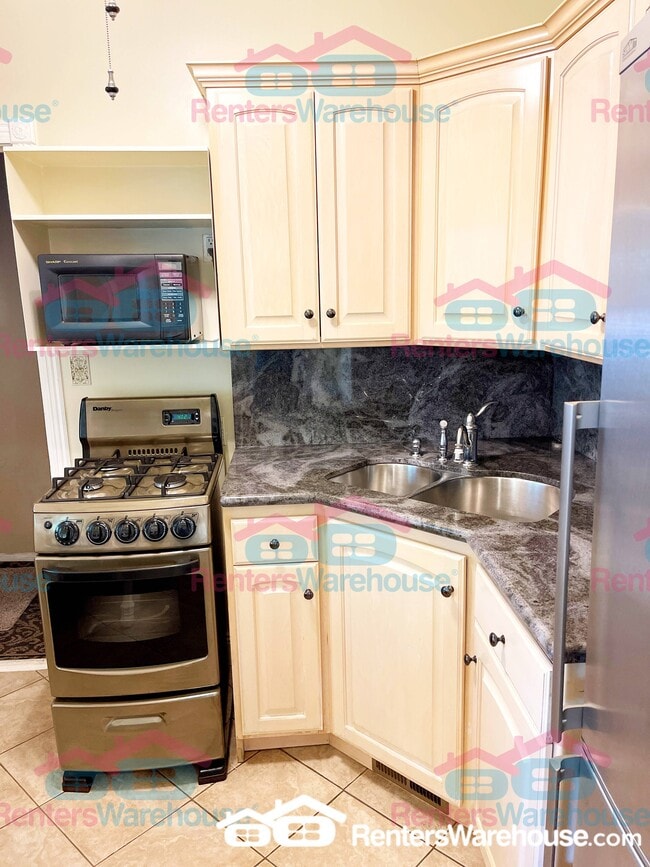 Photo - 970 E 1st Ave