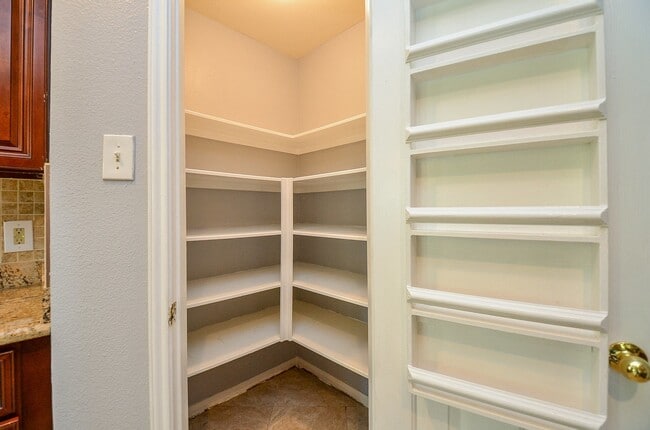 Building Photo - 5510 Poundstone Ct