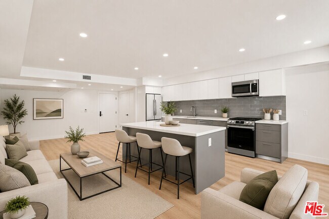 Building Photo - 1434 N Poinsettia Pl