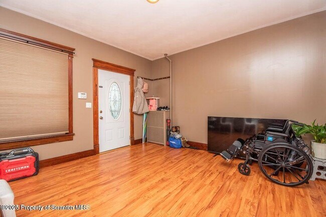 Photo - 947 William St