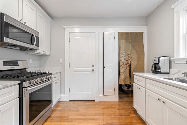 Photo - 1045 Adams St