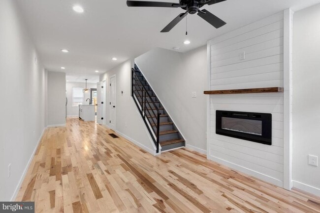 Building Photo - 2039 E Letterly St